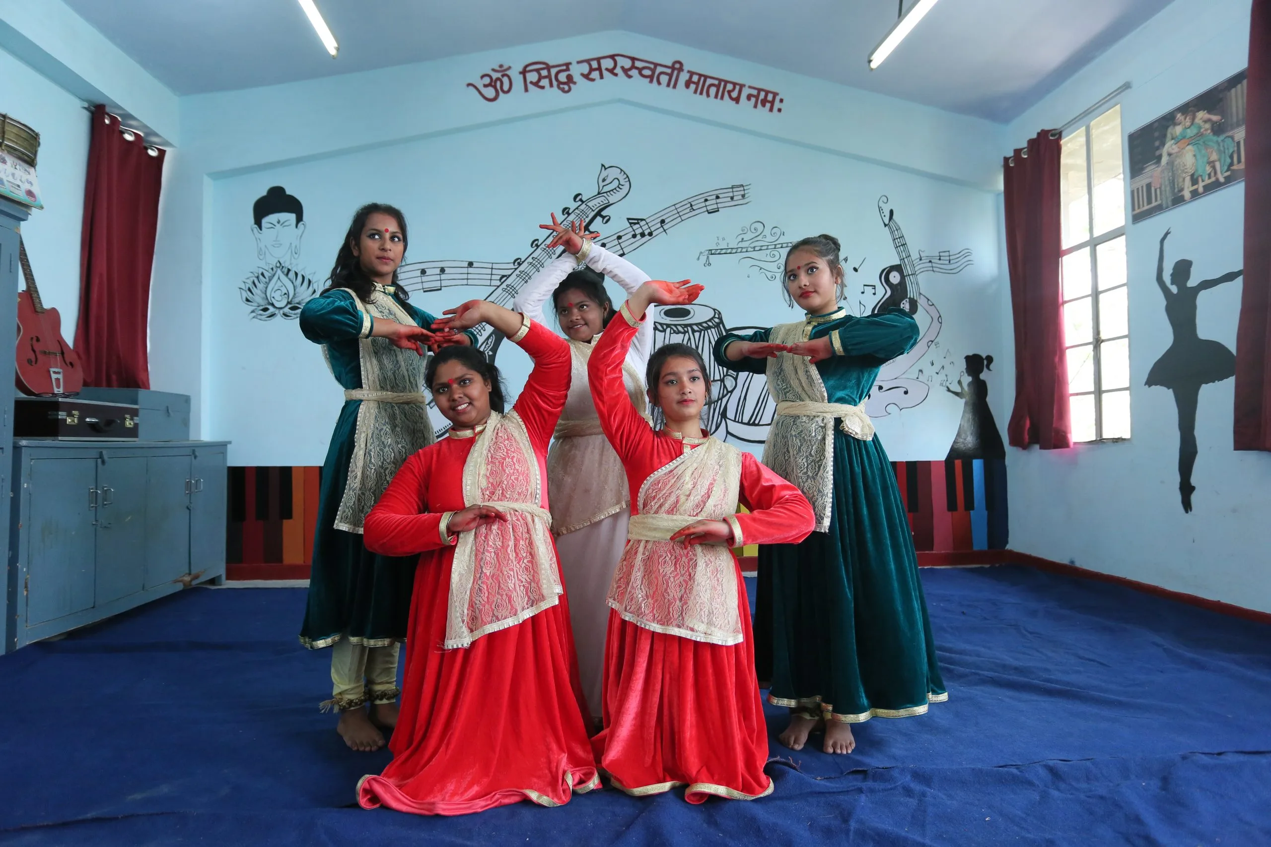 DANCE